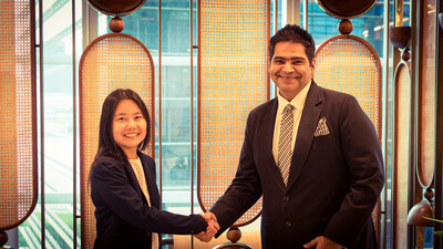 Saw Ping May, Group Chief Strategy Officer of CGS International (left), and Laksh Gangwani, Managing Director – Growth & Client Engagement at ViewTrade (right), formalizing the collaboration. Saw Ping May, Group Chief Strategy Officer of CGS International (left), and Laksh Gangwani, Managing Director – Growth & Client Engagement at ViewTrade (right), formalizing the collaboration.