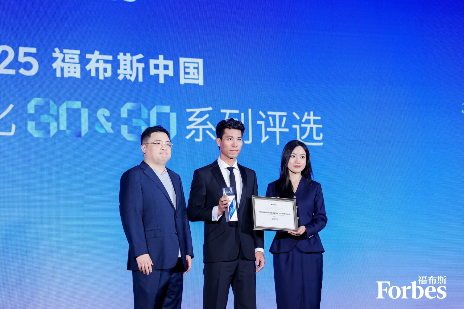 Hinomi, thương hiệu ghế công thái học bán chạy nhất Singapore được vinh danh tại Giải thưởng Forbes 20251205Singapore’s Leading Ergonomic image 1