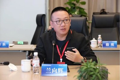 Simon Lan, Đồng sáng lập eclicktech, chia sẻ quan điểm tại Diễn đàn Thượng đỉnh Hình ảnh Doanh nghiệp Toàn cầu