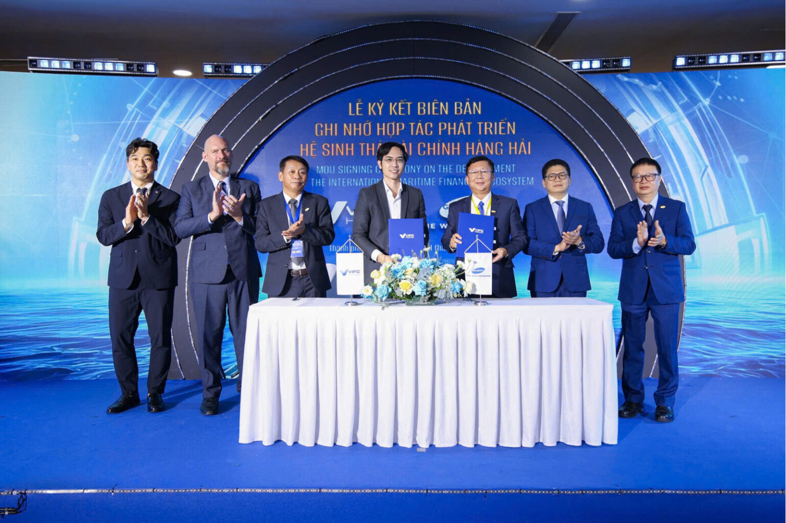 Assoc. Prof. Dr. Nguyen Huu Huan (left), Vice Chairman of VIFC-HCMC, and Mr. Nguyen Thanh Binh, General Director of Gemadept Corporation, at the official launch ceremony of the International Maritime Financial Ecosystem (IMFE) in Ho Chi Minh City.