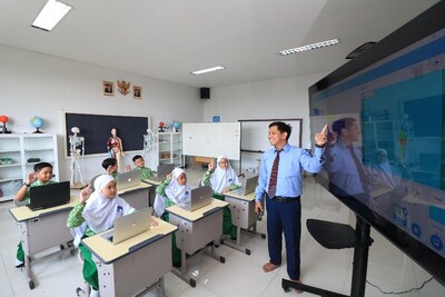 Quỹ Giáo dục Hồi giáo Al Azhar tại Indonesia (PRNewsfoto/Cambridge English)