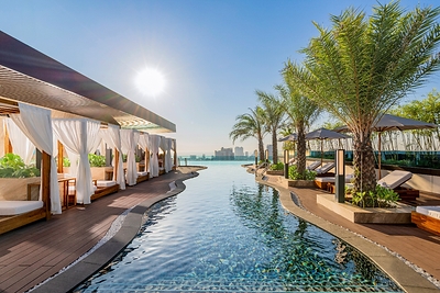 Hồ bơi ngoài trời