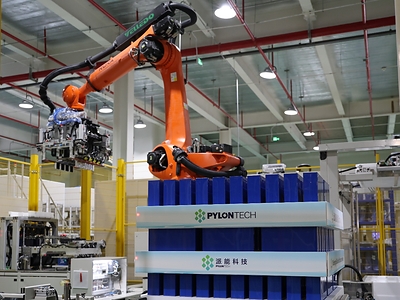 Pylontech’s 588Ah and 601Ah prismatic LFP cells roll off the production line. Pylontech’s 588Ah and 601Ah prismatic LFP cells roll off the production line.