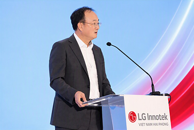 Chủ tịch LG Innotek Moon Hyuksoo phát biểu chúc mừng tại lễ kỷ niệm 10 năm thành lập pháp nhân sản xuất của LG Innotek tại Hải Phòng, Việt Nam.
